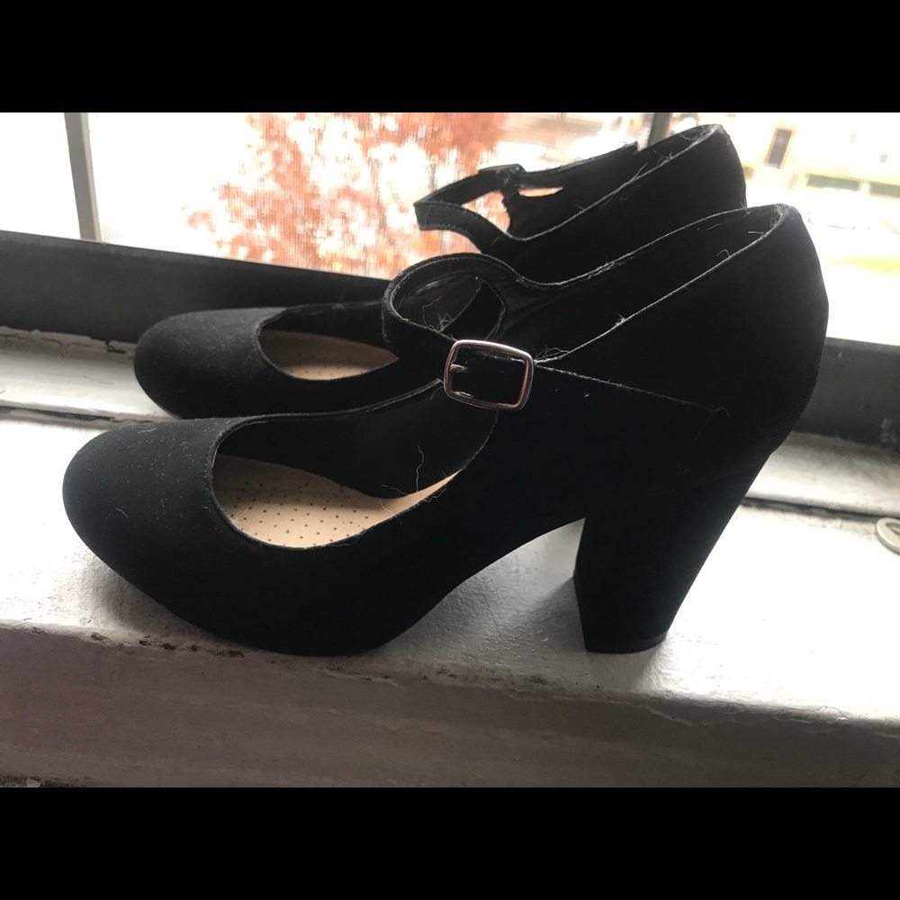 Black Mary Jane heels